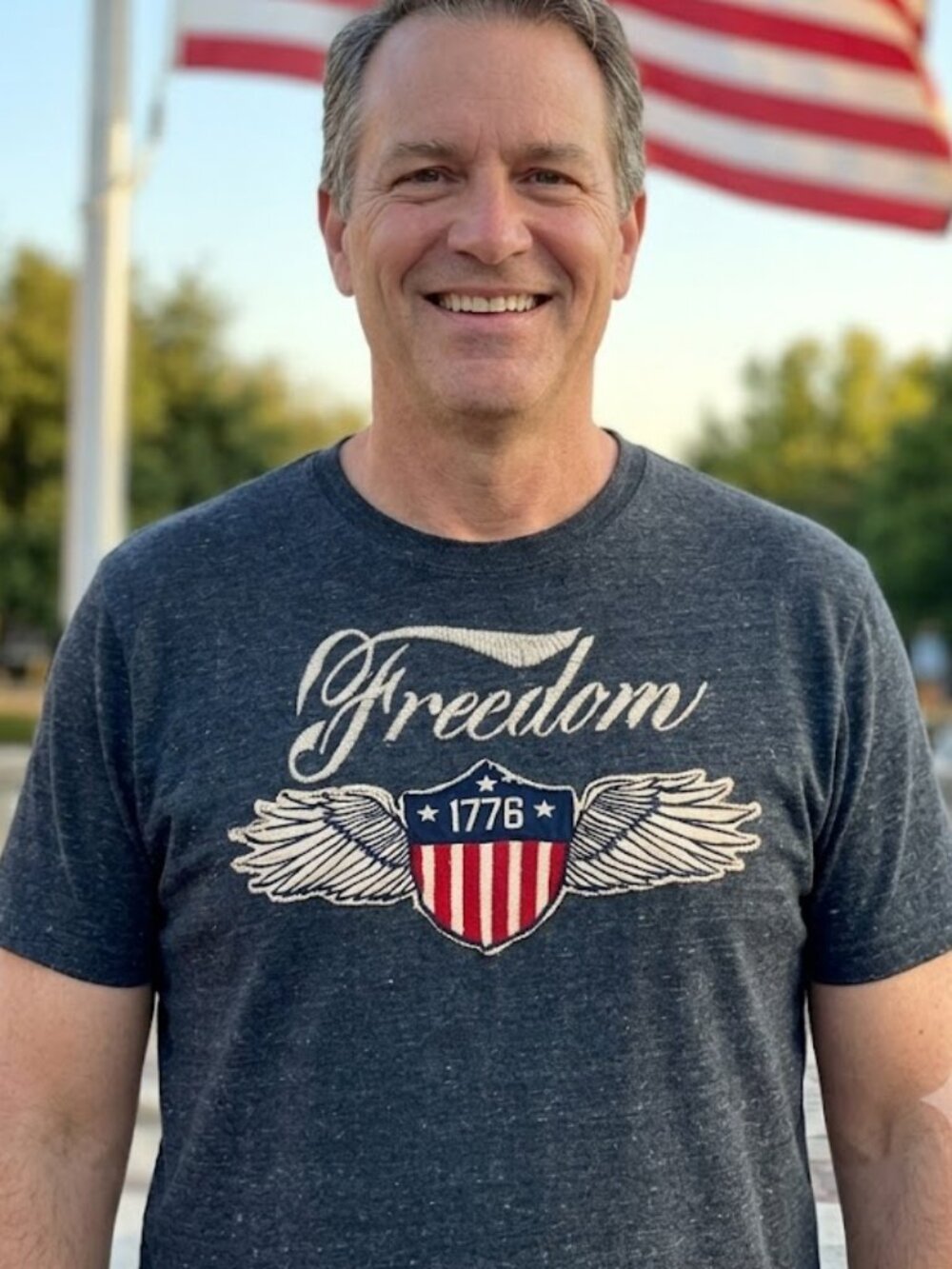 Old Navy Men's "Freedom 1776" Graphic T-Shirt | Patriotic Eagle Wings Tee SZ XL
